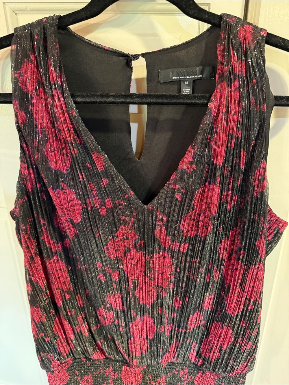 White House Black Market Black and Red Floral Pleated V-Neck Blouse Size M